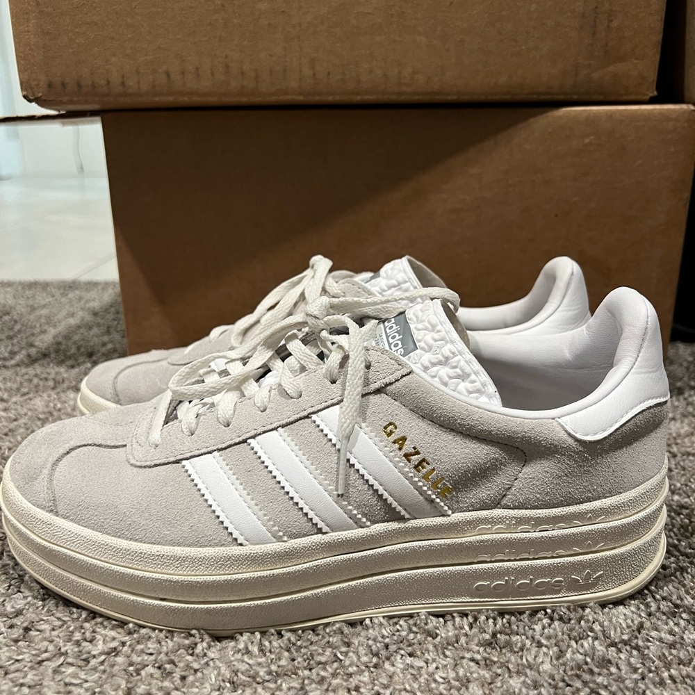 Adidas Gazelle bold women’s sz 9. Great condition